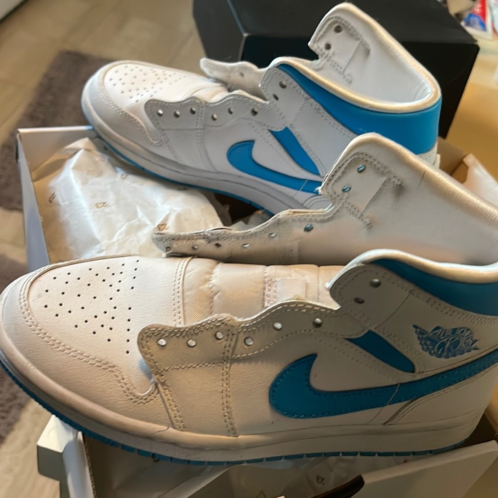Womans air Jordan 1 MD 6.5 white and powder blue